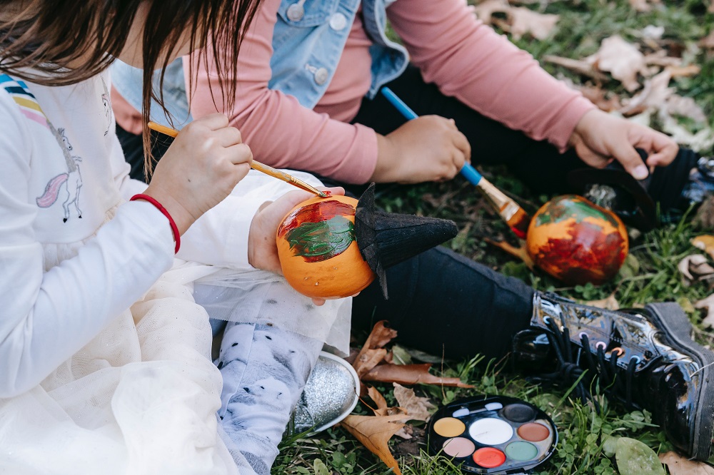 painting pumpkins. Photo by Charles Parker from Pexels