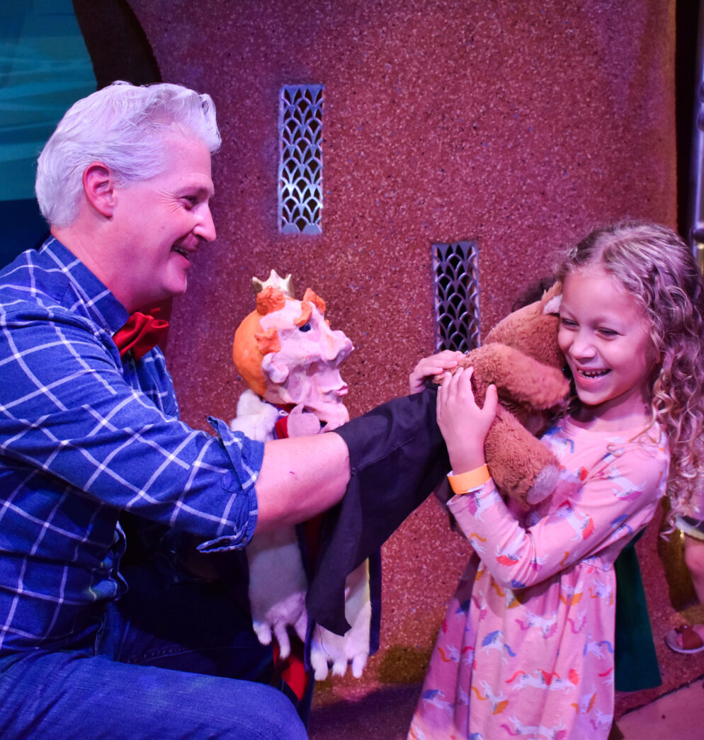 Performer Danny Joe and a little girl with a teddy bear