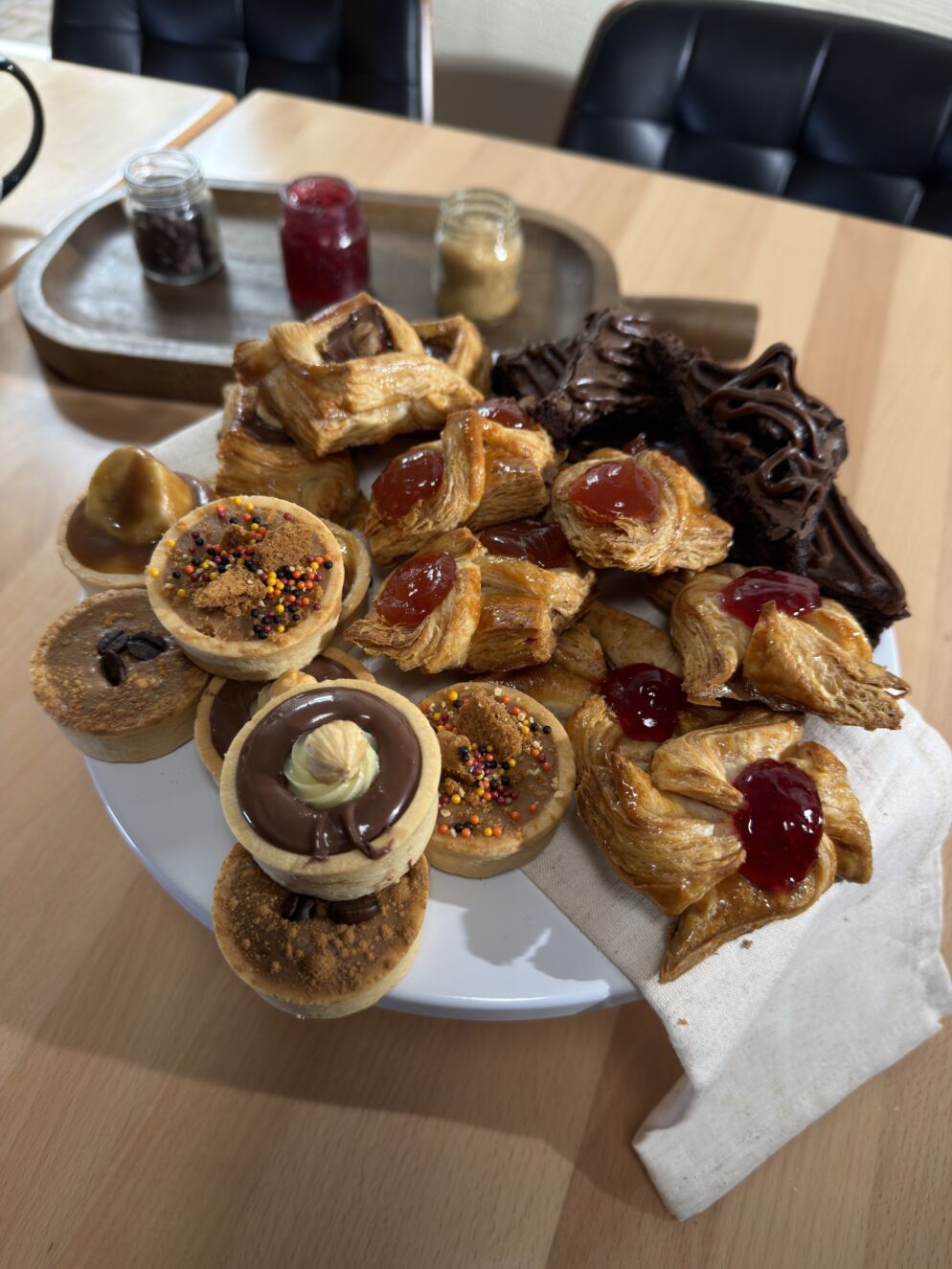 A pastry display at Roggenart
