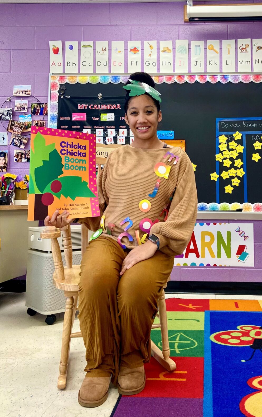 Howard County teacher Brittany Seldon shares a book with her class at Hammond Elementary School in Scaggsville.