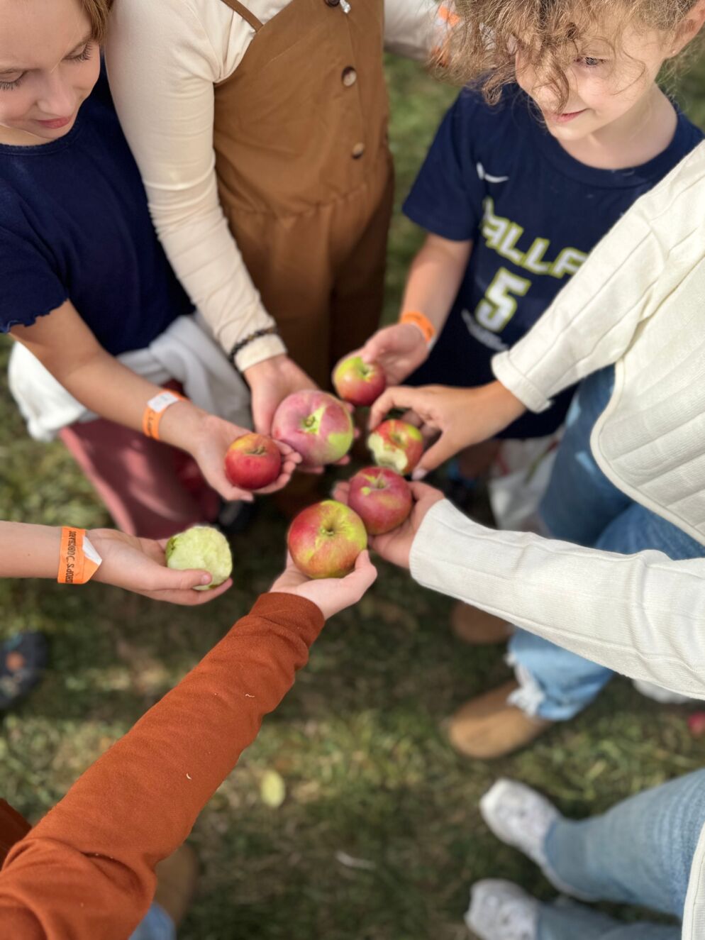 Kids holding apples